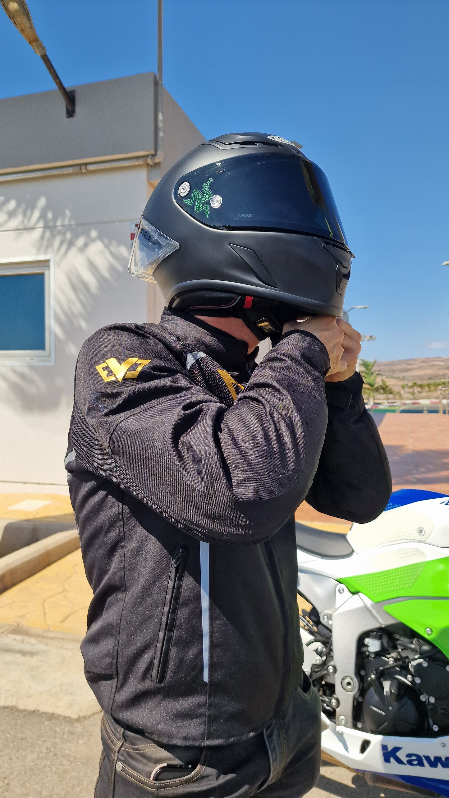 Chaqueta de Malla y Cordura – Protección, Ventilación y Ajuste Perfecto para el Verano ☀️🏍️