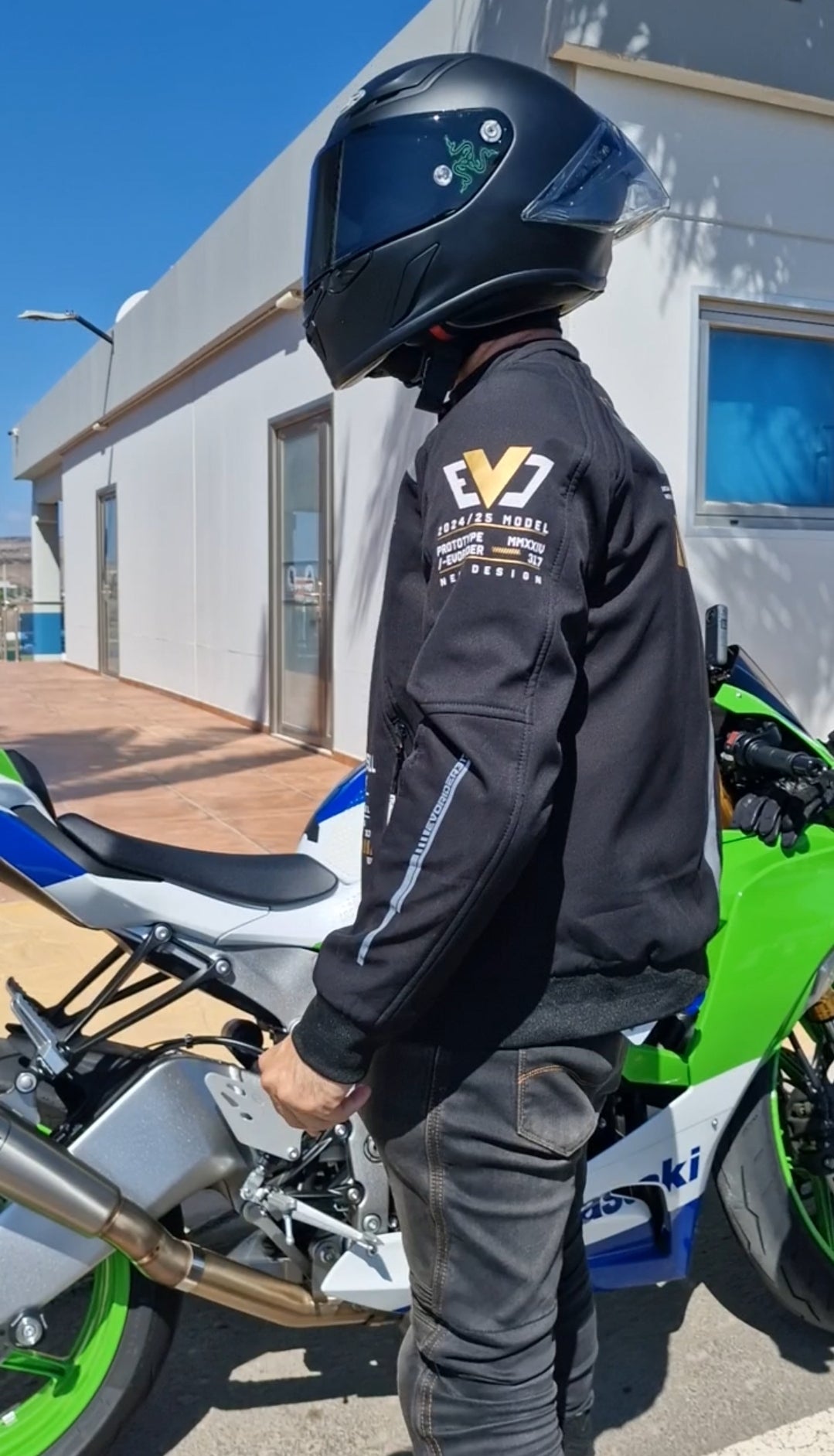 Chaqueta Softshell – Protección Total contra el Viento y la Lluvia con Ajuste a Medida 🌧️🏍️